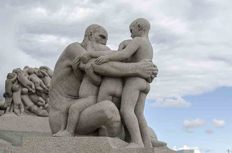 Noruega - Oslo 082 - parque Vigeland - El Monolito - escultura.jpg